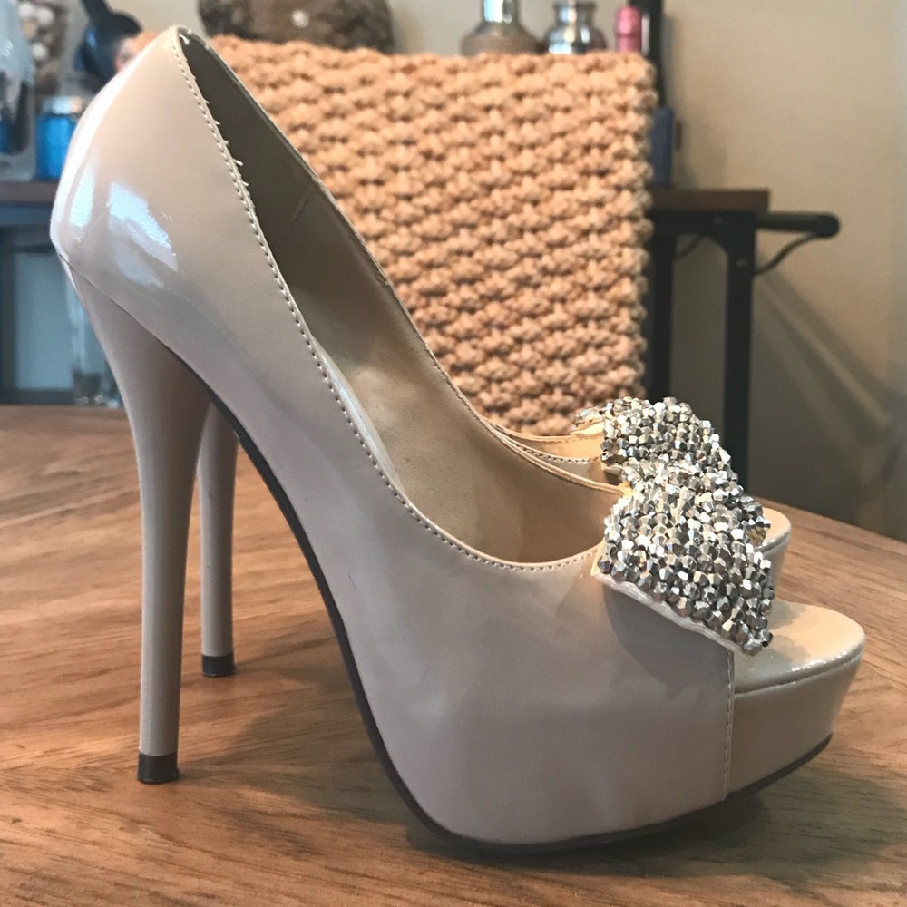 Patent Nude Bow Pumps